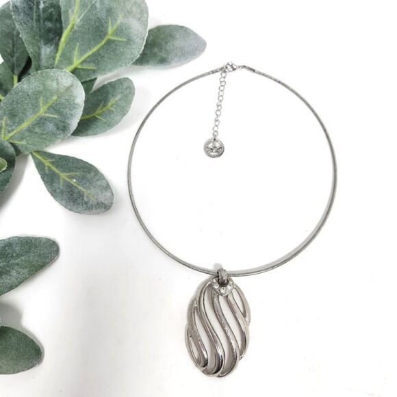 CROWN TRIFARI Silver Tone Necklace Pendant - Picture 1 of 9